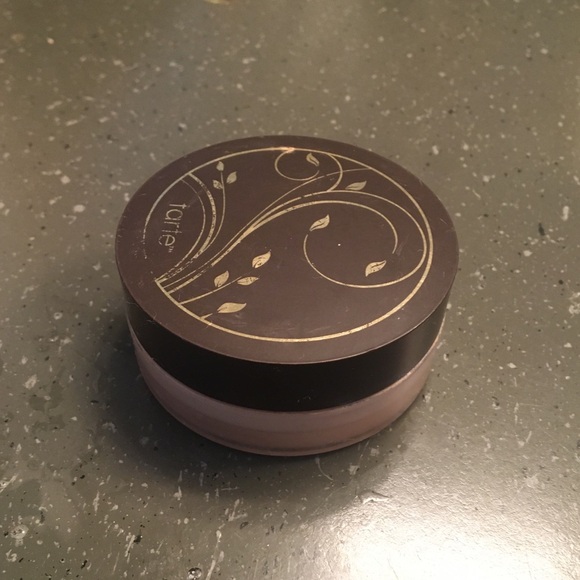 Tarte Amazonian Clay Powder Foundation in Light Beige - Picture 2 of 8